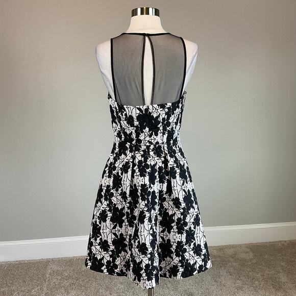 BCBGeneration Floral Print Fit and Flare Cocktail Dress Black and White Size 6 - Picture 4 of 11